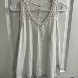 Kuhl White Arabella V-Neck Tank Top - women’s medium